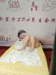 美容养生馆按摩师爆艹白富美 现实版我在跑步！边挨艹边打电话给老公贼过瘾 正给他戴绿帽不知道