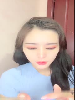 美乳少妇趁老公不在家为了赚点奶粉钱，掰开嫩穴给粉丝看