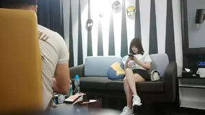 清纯校园风外围小姐姐  胆真大直接浴室偷拍  美乳嫩穴胴体诱人  近景口交角度完美