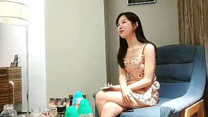 清纯甜美少女居家全裸自摸诱惑 揉捏奶子张开双腿掰穴 翘起屁股抖动臀部