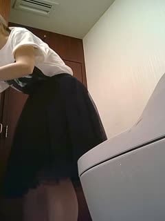 商场女厕全景偷拍20多位时尚小姐姐尿尿❤️身材相貌绝佳1