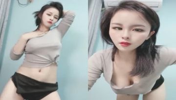 巨乳网红下海直播！疯狂抖动揉搓大白嫩乳勾引诱惑~的啊