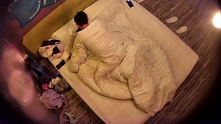 国庆假期眼镜学妹年纪轻轻就被男友三穴齐开 操完嘴巴玩菊花居然还拍照分享