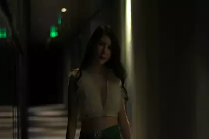 逼毛浓厚的小少妇直播，女仆装情趣大奶肥臀很有肉感