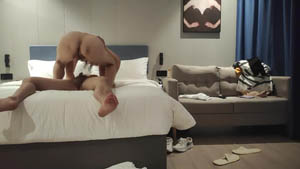 32岁人妻D罩杯大馒头掰开黑森林小穴粉嫩