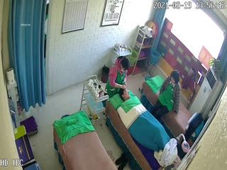 黑客破解路边养生美容院网络摄像头监控偷拍生意还挺火的不少妹子在做刮痧推油艾灸