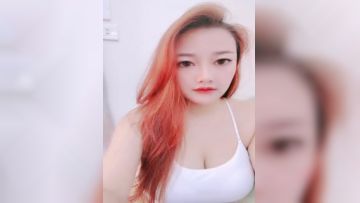 大奶肥逼高颜值完美女神的诱惑，全程露脸大秀直播镜头前互动狼友撩骚，妩媚风情万种揉奶玩逼自慰呻吟好骚啊第01集