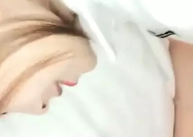 清纯极品萝莉萌妹纸圆润美臀好身材撩起衣服揉奶子掰开粉穴特写洞洞很小还需要被开发