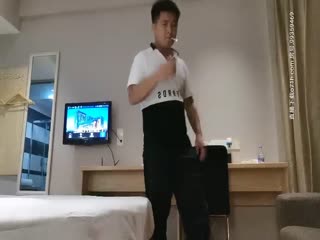 《扶贫站街女》胖表弟老套路酒店完美角度偷拍600块约炮个逼毛性感的年轻漂亮卖淫女各种姿势干