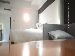 坦克出击探花约了个高颜值性感苗条妹子，舔奶调情口交上位骑乘自己动猛操呻吟