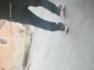 嫖娼不戴套小哥下午扫街城中村站街女连续快餐两个颜值还可以的卖淫女