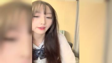 泡泡咕_声音甜美清纯网红美女主播收费房露逼诱惑